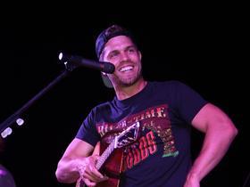 Dustin Lynch