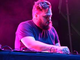 Com Truise