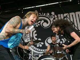 Chiodos with Hail The Sun, Emery, and Evergreen Terrace