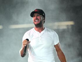 Luke Bryan with Shane Profitt, Lauren Watkins and Raelynn