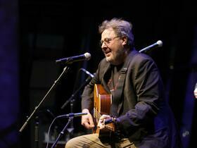 Vince Gill (21+)