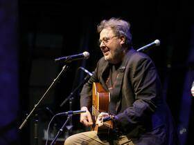 Vince Gill (21+)