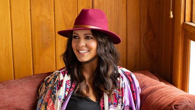 Sara Evans: Holiday Road Tour
