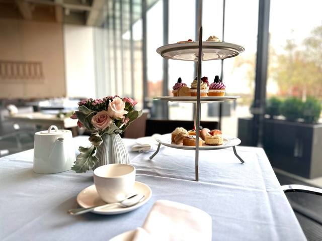 Teas & Tours - Picturing Independence