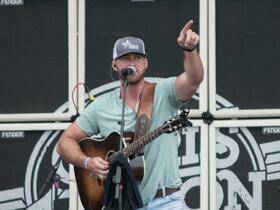 Riley Green with Randy Houser, Kashus Culpepper and Hannah McFarland