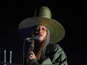 Erykah Badu with De La Soul