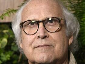 Chevy Chase with National Lampoons Christmas Vacation - Film