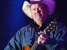Tracy Lawrence with Tigirlily Gold